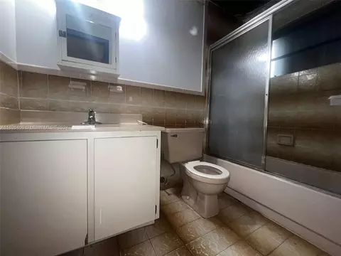 Bath - 439 E 16th St, Hialeah, FL 33010 photo 2 of 3