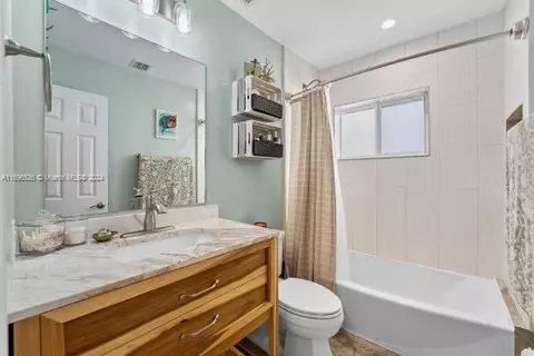 Bath - 520 E 33rd St, Hialeah, FL 33013 photo 1 of 2