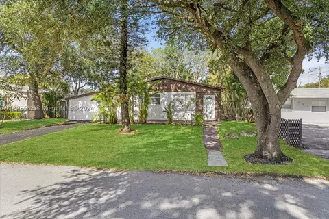 7211 Cleveland St, Hollywood, FL 33024