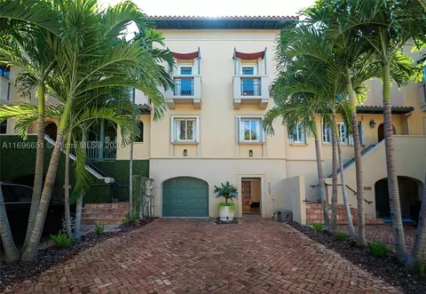 6151 Paradise Point Dr #6151, Palmetto Bay, FL 33157