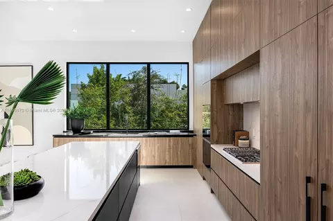Kitchen - 11501 SW 67th Ave, Pinecrest, FL 33156 photo 3 of 3