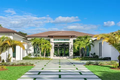 Exterior - 11501 SW 67th Ave, Pinecrest, FL 33156 photo 5 of 10