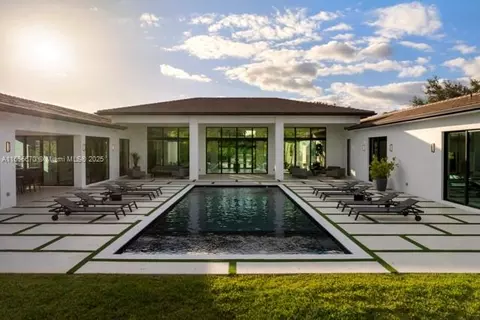Exterior - 11501 SW 67th Ave, Pinecrest, FL 33156 photo 9 of 10