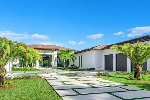 Exterior - 11501 SW 67th Ave, Pinecrest, FL 33156 photo 4 of 10