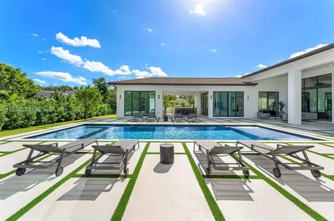 Exterior - 11501 SW 67th Ave, Pinecrest, FL 33156 photo 7 of 10