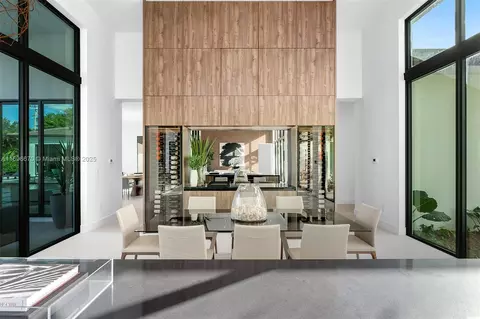 Dining - 11501 SW 67th Ave, Pinecrest, FL 33156 photo 3 of 4