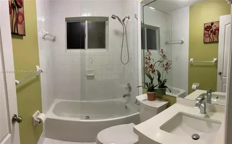 7498 W 34th Ct, Hialeah, FL 33018 photo 8