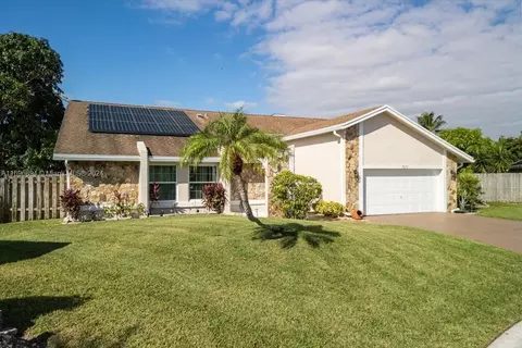 7670 NW 12th Ct, Plantation, FL 33322