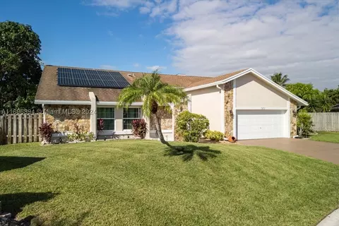 7670 NW 12th Ct, Plantation, FL 33322
