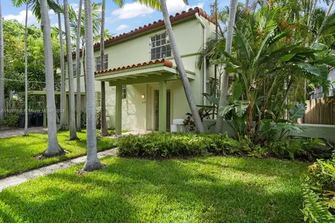 435 W 43rd St, Miami Beach, FL 33140