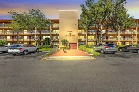 850 SW 133rd Ter #112B, Pembroke Pines, FL 33027
