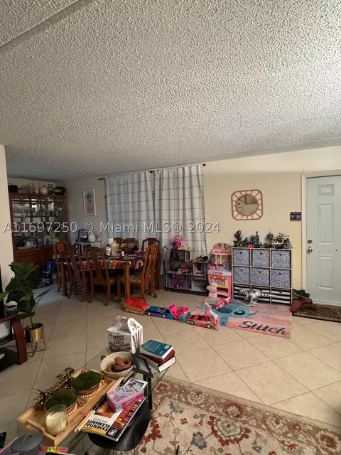 208 Meadows Cir #208, Boynton Beach, FL 33436
