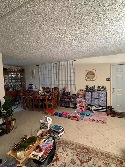208 Meadows Cir #208, Boynton Beach, FL 33436