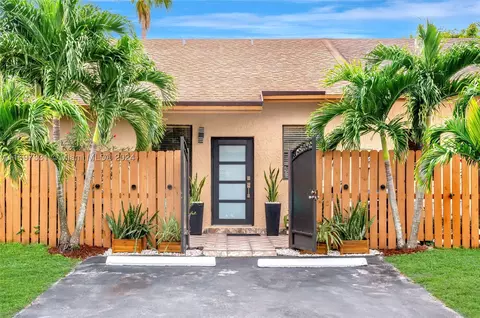 6708 NW 193rd Ln, Hialeah, FL 33015