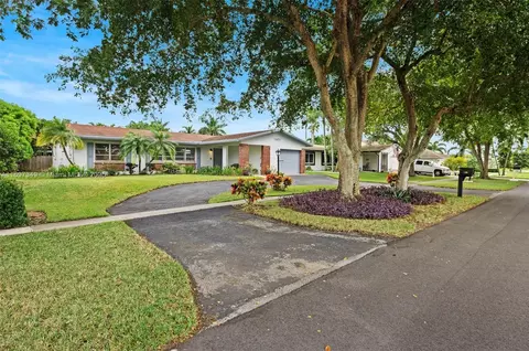 1401 NW 122nd Ave, Pembroke Pines, FL 33026