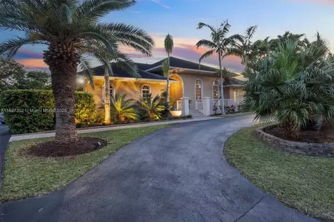 8244 SW 177th Ter, Palmetto Bay, FL 33157