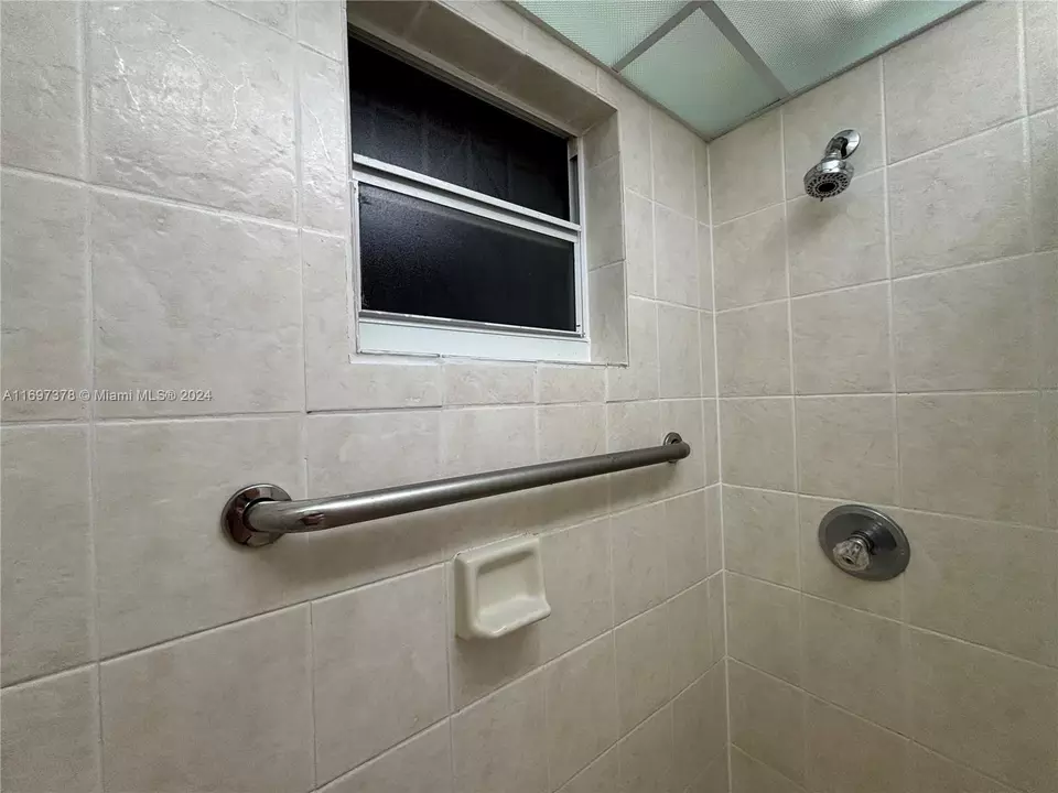 Bath - 3181 SW 13th St #111, Miami, FL 33145 photo 4 of 4