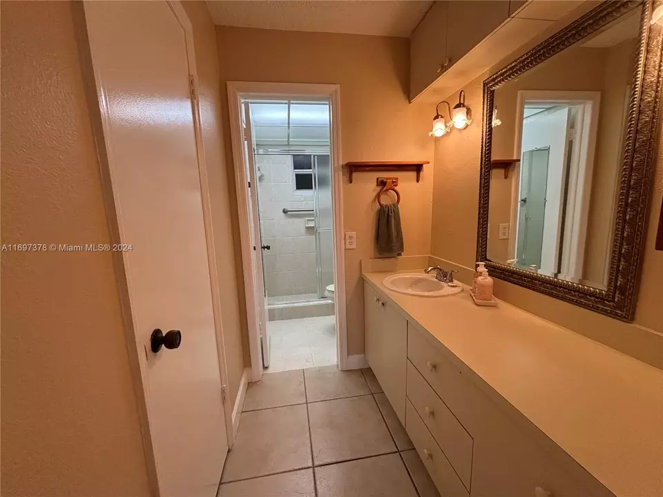Bath - 3181 SW 13th St #111, Miami, FL 33145 photo 2 of 4
