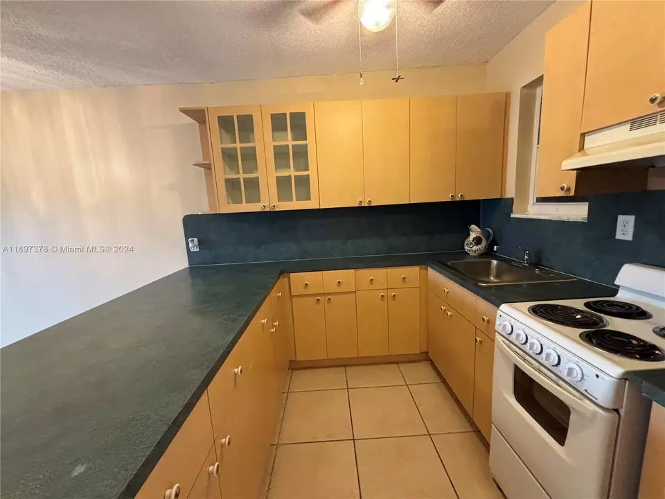 Kitchen - 3181 SW 13th St #111, Miami, FL 33145 photo 3 of 4