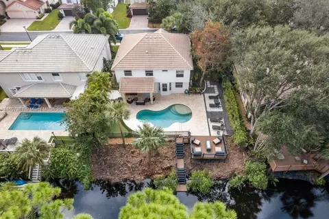 208 Lone Pine Dr, Palm Beach Gardens, FL 33410