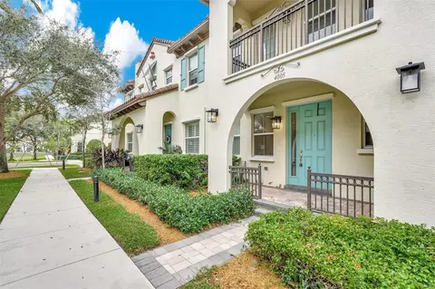 4005 Cascada Cir, Hollywood, FL 33024