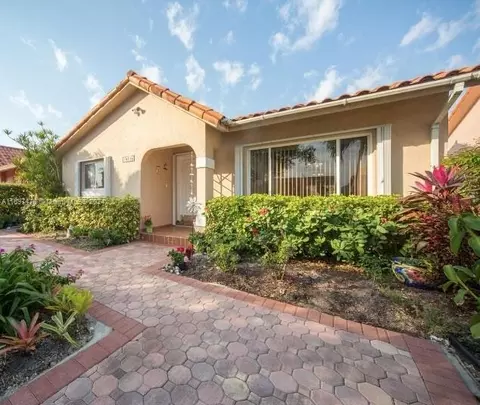 10345 NW 127th St, Hialeah Gardens, FL 33018