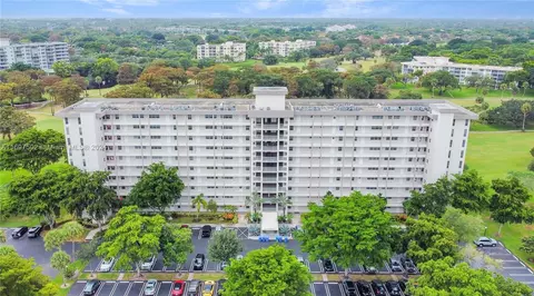 575 Oaks Ln #502, Pompano Beach, FL 33069