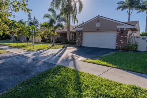 1351 White Stone Way, Davie, FL 33325