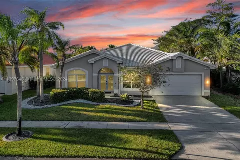 1584 NW 179th Ave, Pembroke Pines, FL 33029
