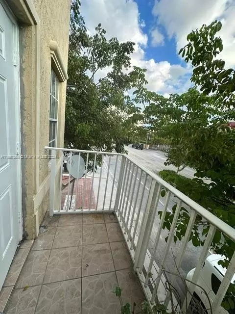 9 E 4th St #204, Hialeah, FL 33010