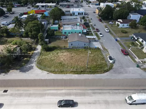 640 NW 49th St, Miami, FL 33127