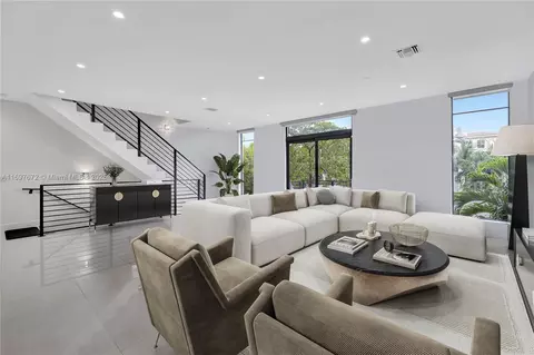 909 NE 16th Ter #2, Fort Lauderdale, FL 33304