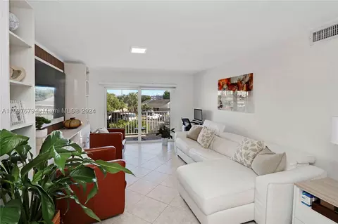 7560 SW 82nd St #G214, Miami, FL 33143