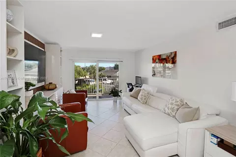 7560 SW 82nd St #G214, Miami, FL 33143