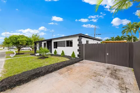 331 W 40th Pl, Hialeah, FL 33012