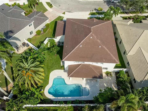 946 Greenwood Rd, Weston, FL 33327