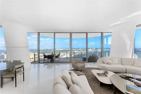300 Biscayne Blvd Way #4801, Miami, FL 33131