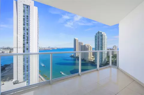 300 S Biscayne Blvd #T-2212, Miami, FL 33131