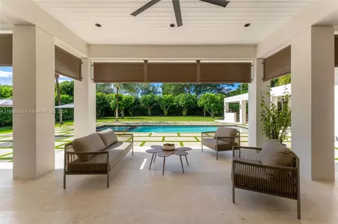 Exterior - 9050 SW 63rd Ct, Pinecrest, FL 33156 photo 5 of 7