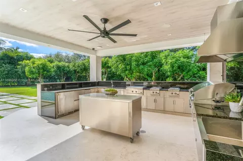 Kitchen - 9050 SW 63rd Ct, Pinecrest, FL 33156 photo 4 of 5