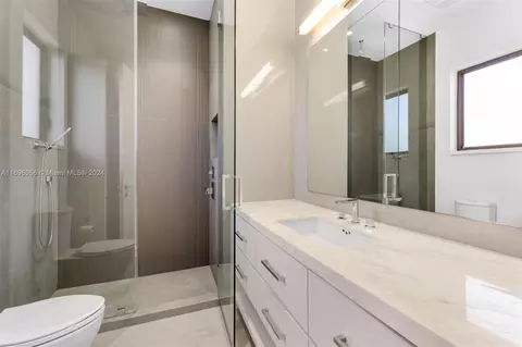 Bath - 9050 SW 63rd Ct, Pinecrest, FL 33156 photo 6 of 9