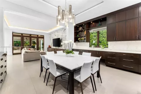 Dining - 9050 SW 63rd Ct, Pinecrest, FL 33156 photo 3 of 3