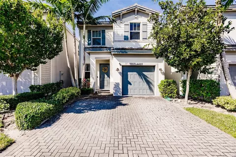 4425 NW 48th Ter, Tamarac, FL 33319