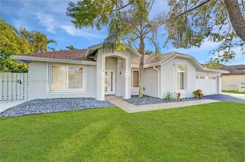 500 Greaton Ave, Davie, FL 33325