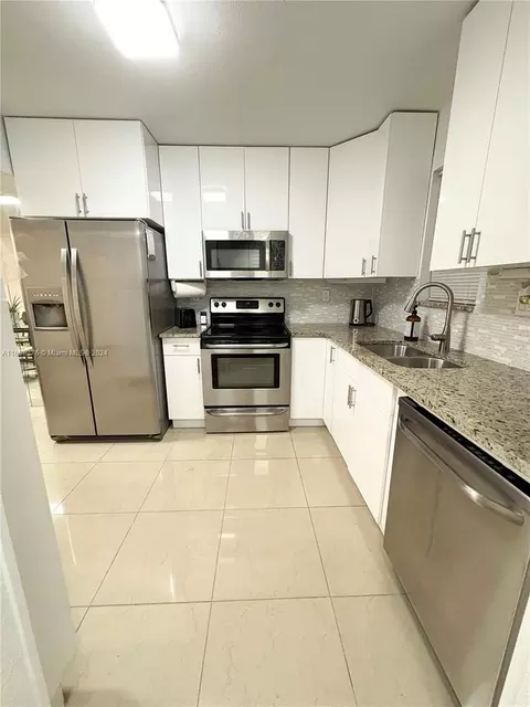 9233 SW 8th St #101, Boca Raton, FL 33428