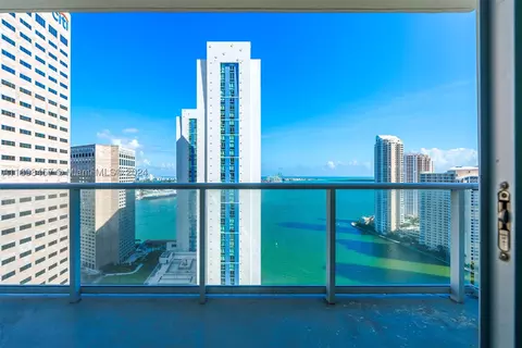 300 S Biscayne Blvd #T-2614, Miami, FL 33131