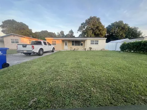2421 Arcadia Dr, Miramar, FL 33023