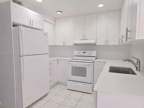 15389 S Dixie Hwy 41 Hwy #41, Palmetto Bay, FL 33157