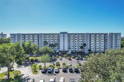 5900 NW 44th St #704, Lauderhill, FL 33319