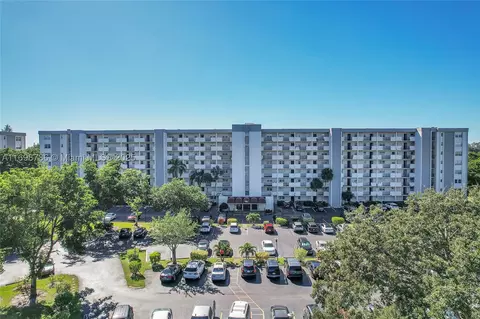 5900 NW 44th St #704, Lauderhill, FL 33319
